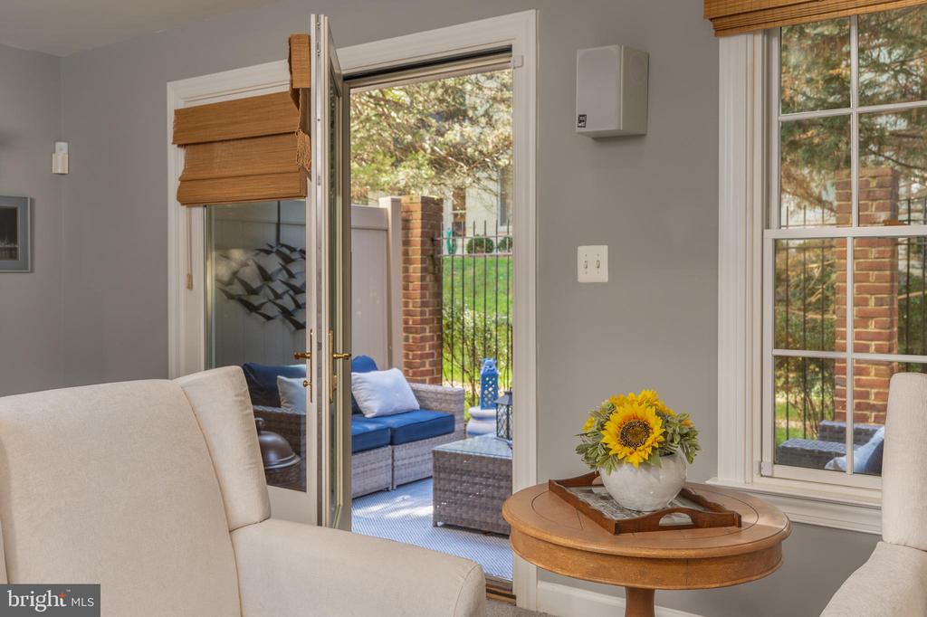 7486 CARRIAGE HILLS DRIVE