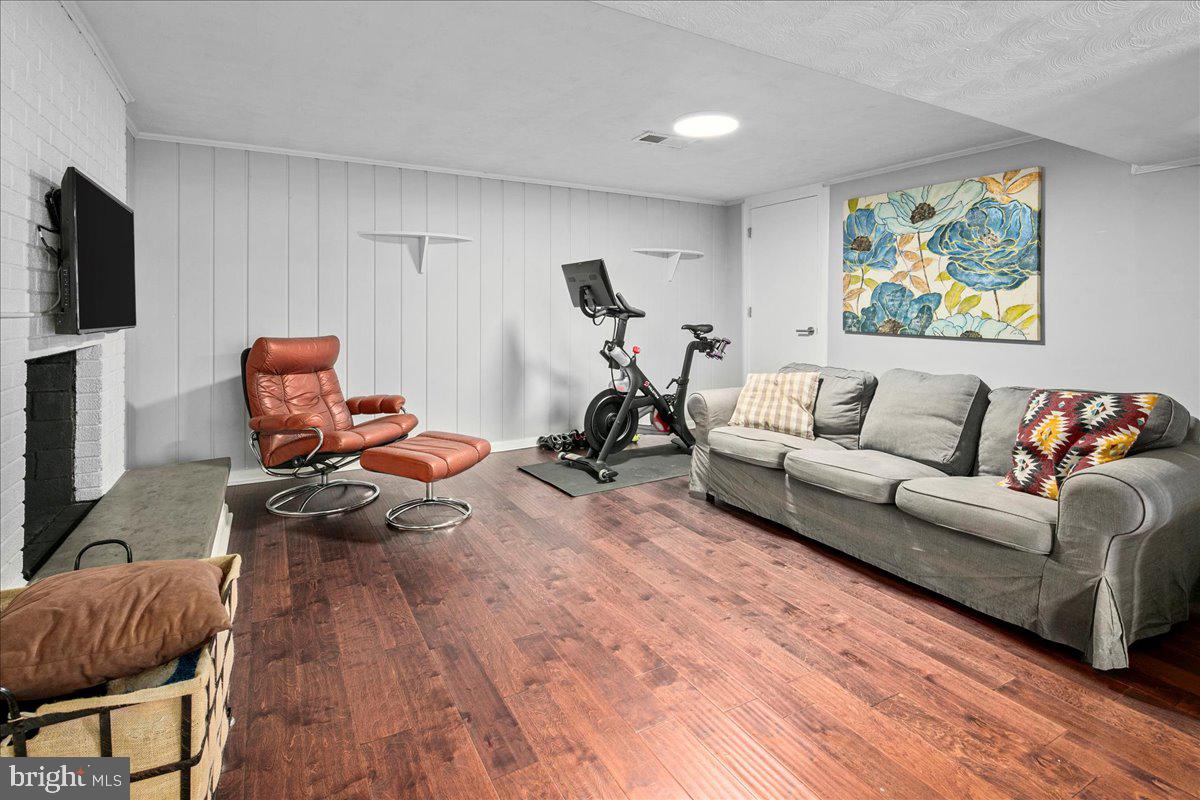 4504 NEPTUNE DRIVE