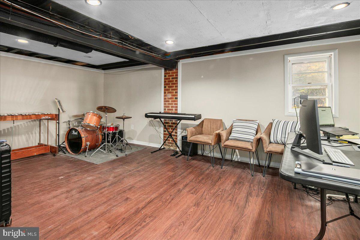 4504 NEPTUNE DRIVE