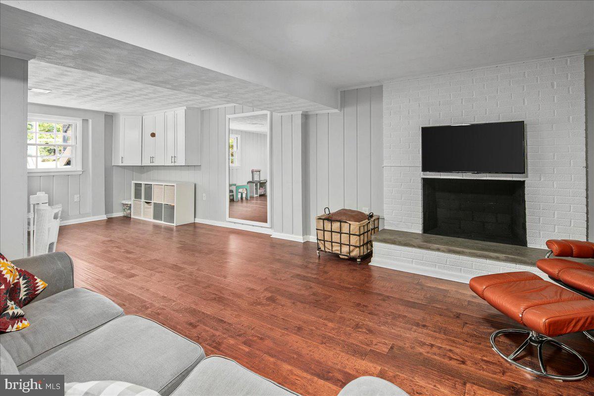4504 NEPTUNE DRIVE