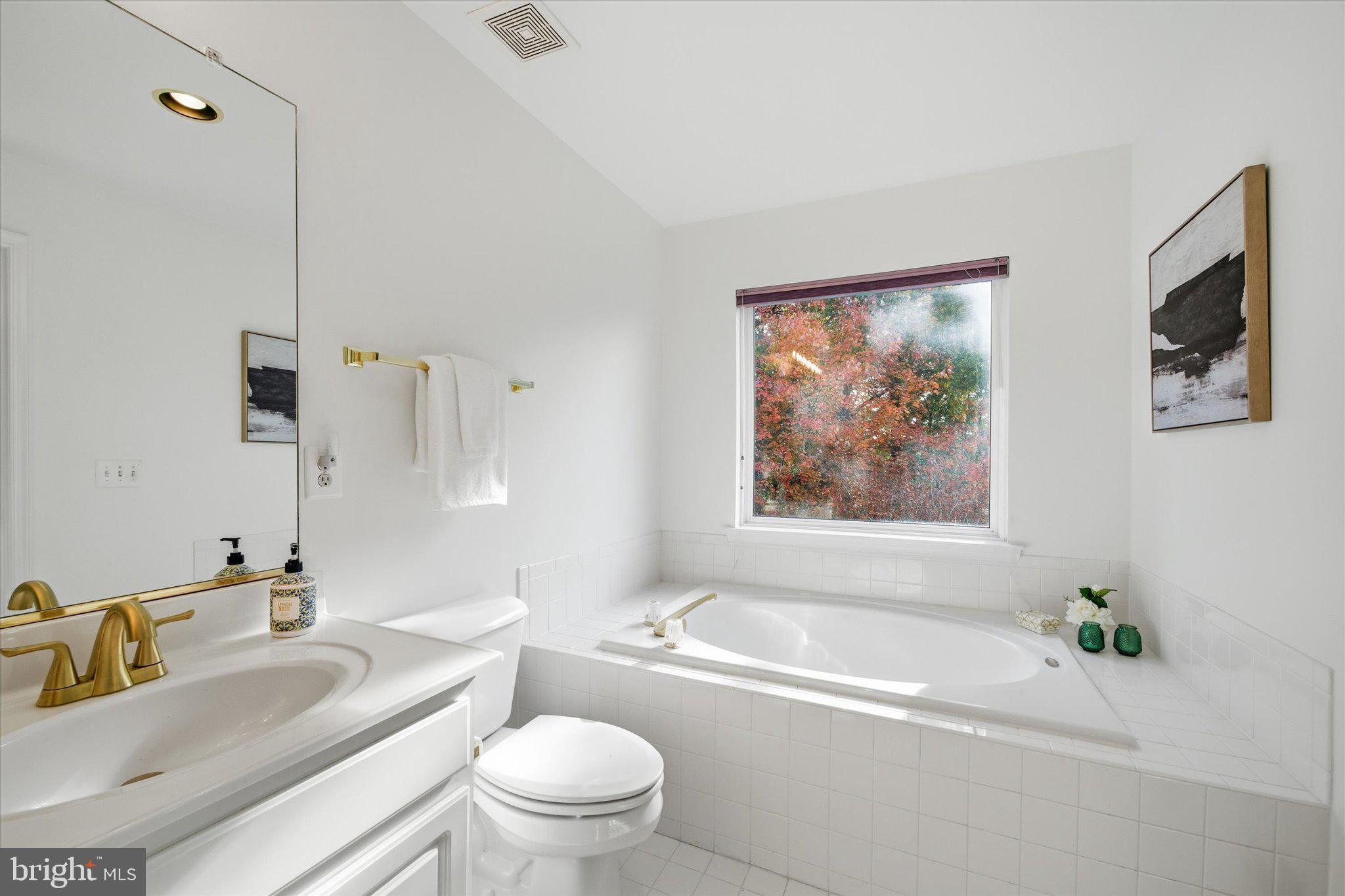 3116 WHITE DAISY PLACE