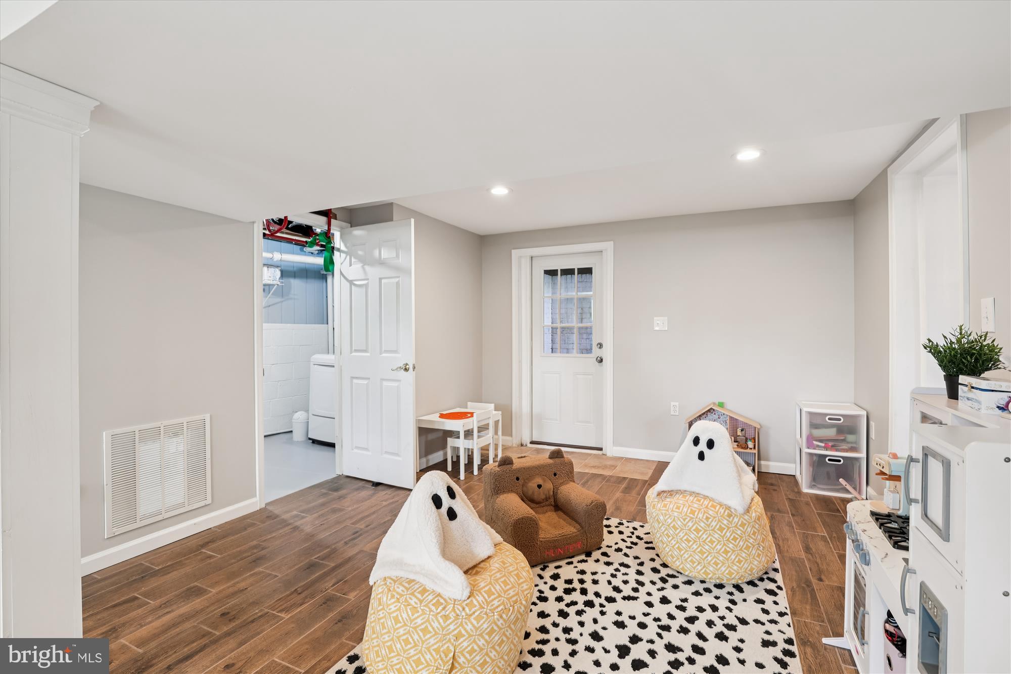 6418 PRINCETON DRIVE