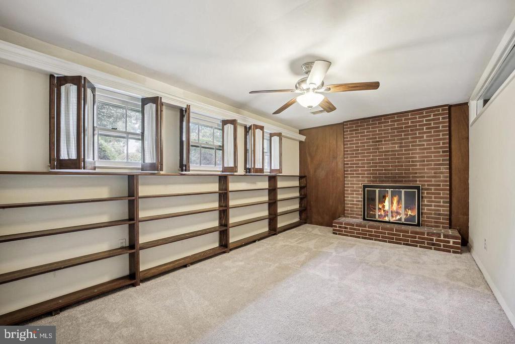 7009 CAPITOL VIEW DRIVE