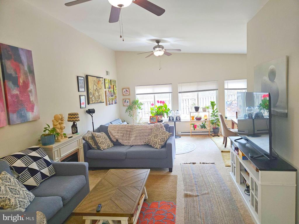 1525 HIDDENBROOK DRIVE