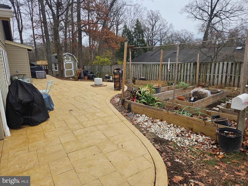 1525 HIDDENBROOK DRIVE