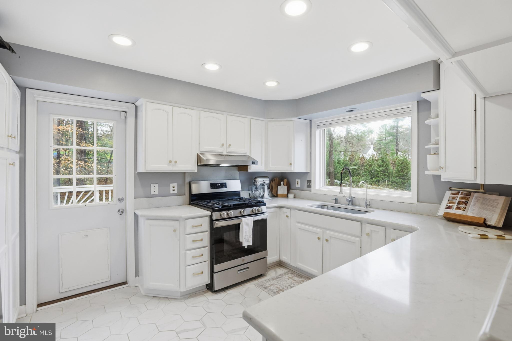 6539 OAKWOOD DRIVE