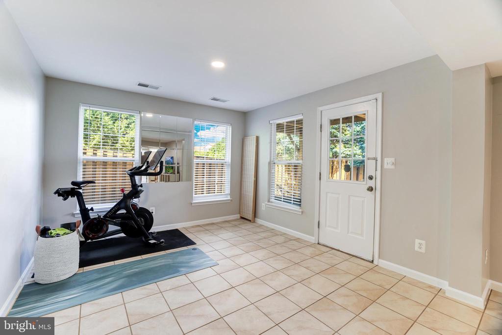 2520 BANSHIRE DRIVE