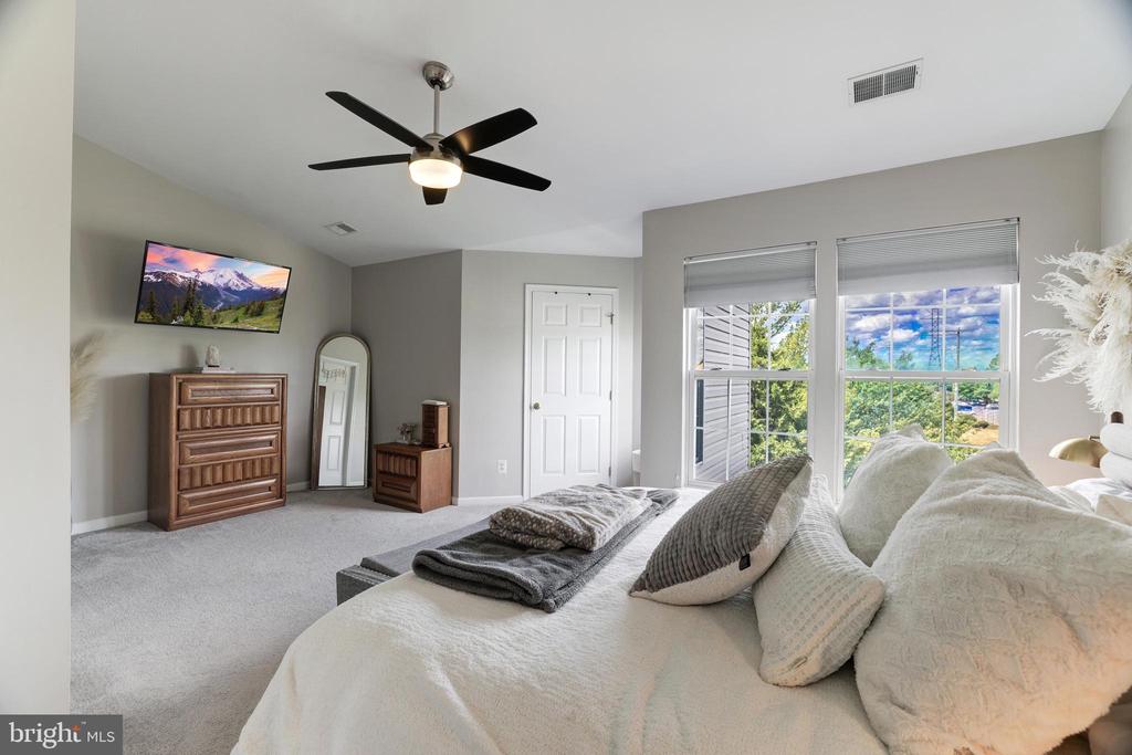 2520 BANSHIRE DRIVE