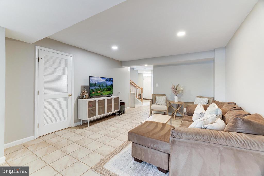 2520 BANSHIRE DRIVE