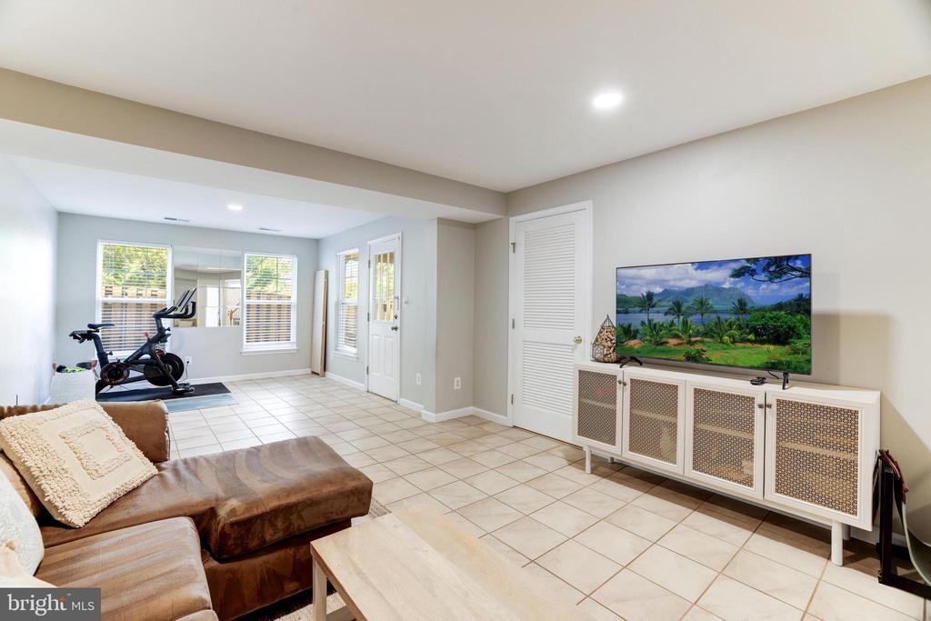 2520 BANSHIRE DRIVE