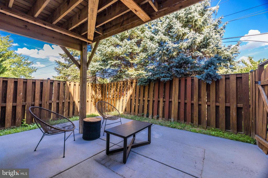 2520 BANSHIRE DRIVE