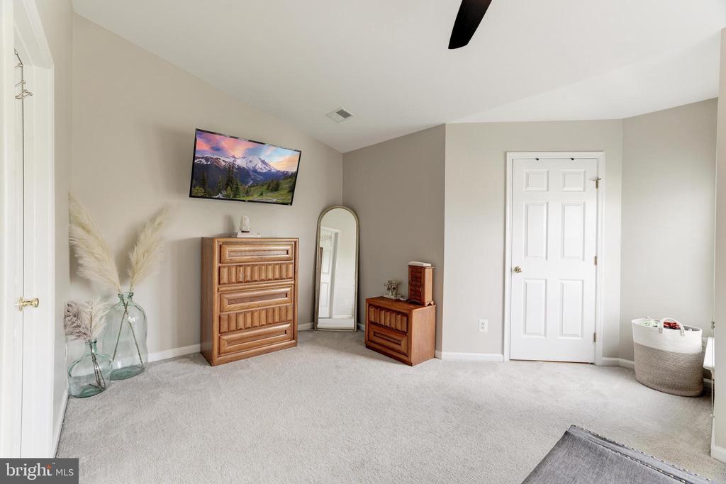 2520 BANSHIRE DRIVE