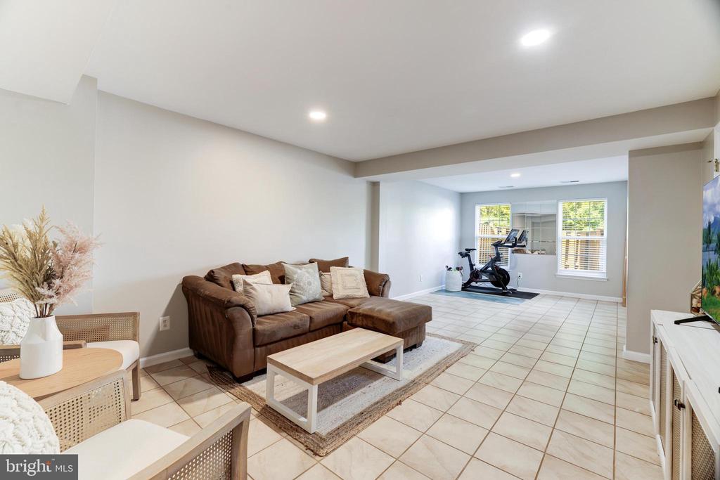 2520 BANSHIRE DRIVE