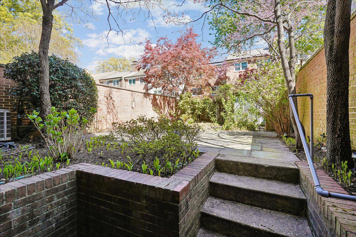 6315 OLDE TOWNE COURT