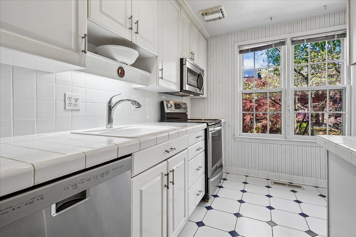 6315 OLDE TOWNE COURT