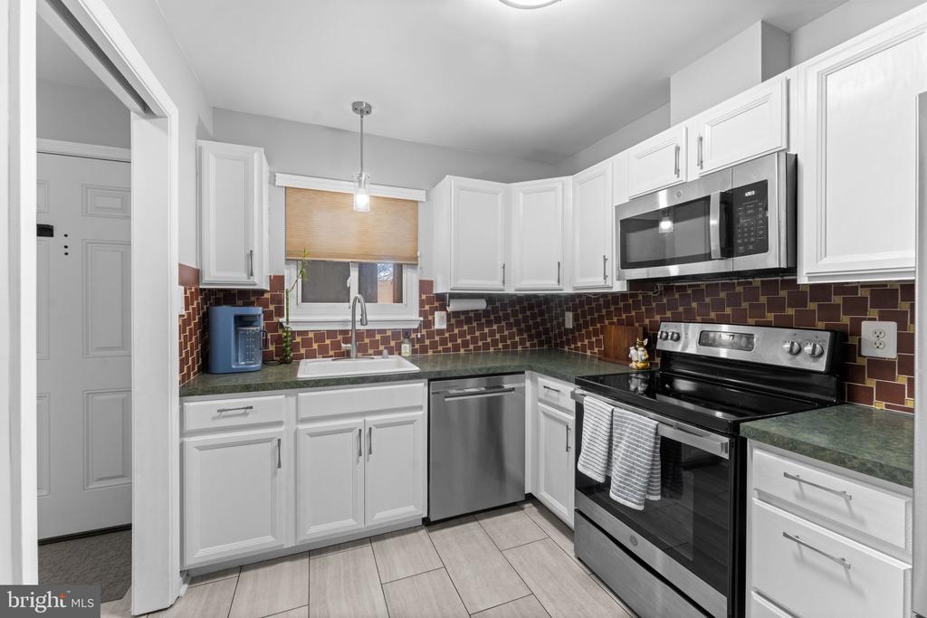 2806 LEE OAKS PLACE 202
