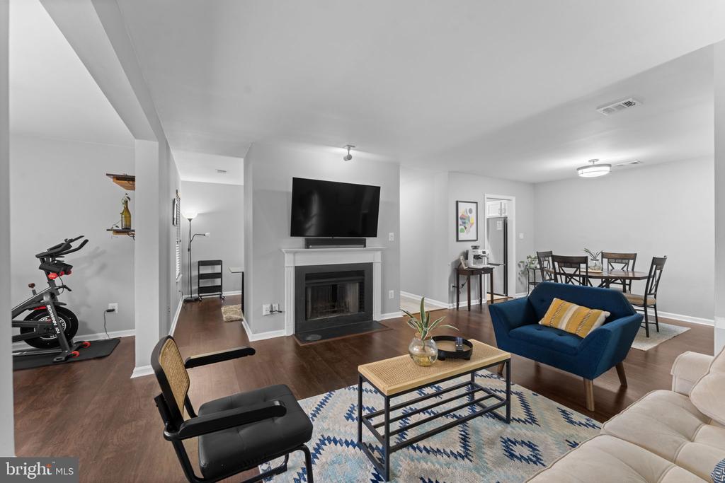2806 LEE OAKS PLACE 202