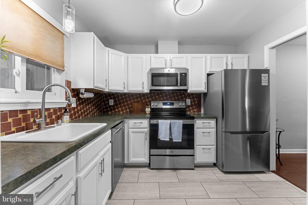 2806 LEE OAKS PLACE 202