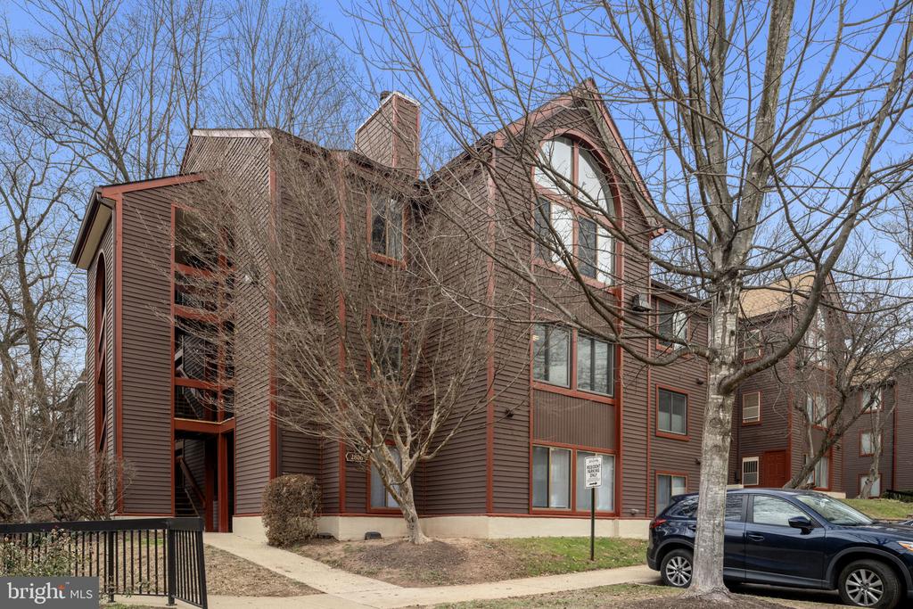2806 LEE OAKS PLACE 202