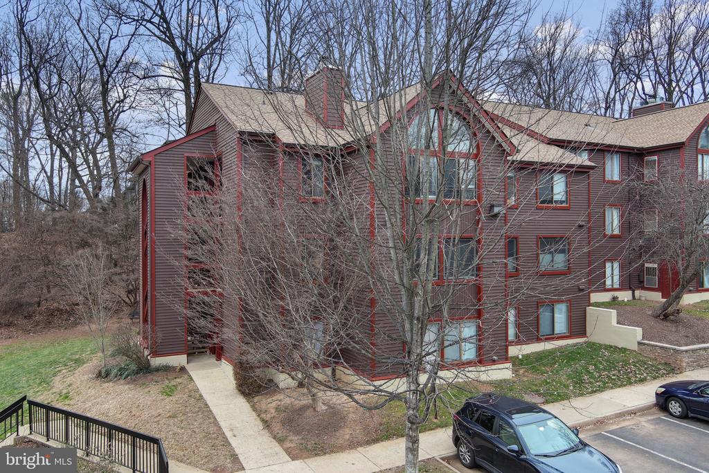 2806 LEE OAKS PLACE 202
