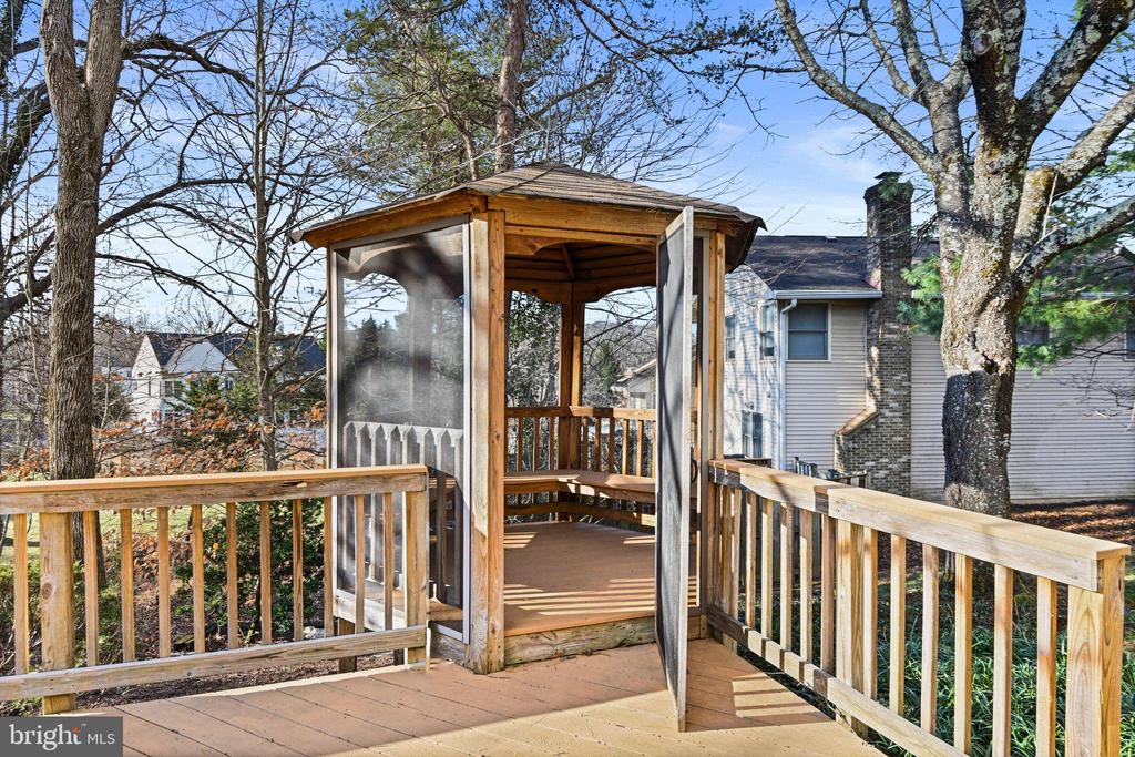 2707 GLENCROFT ROAD