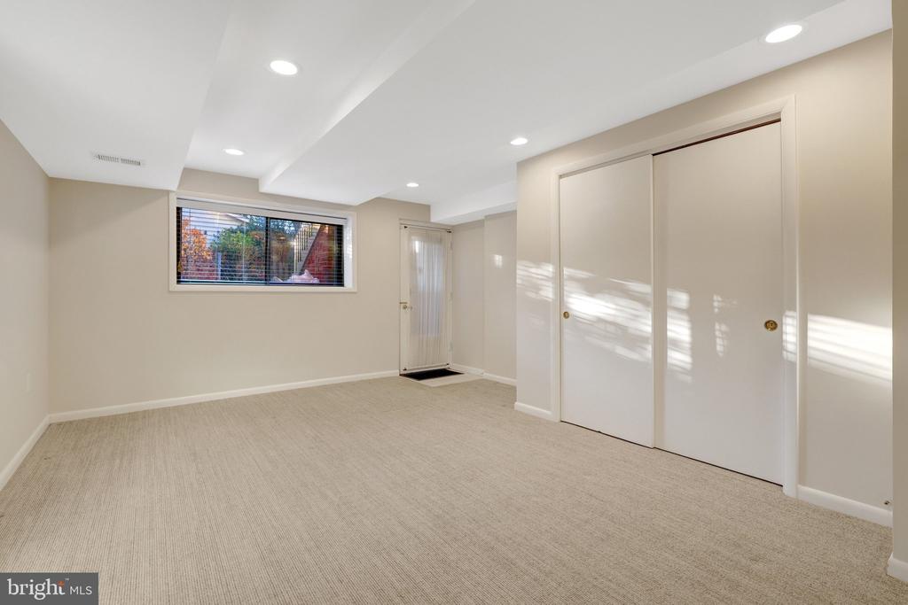 9200 CORONADO TERRACE