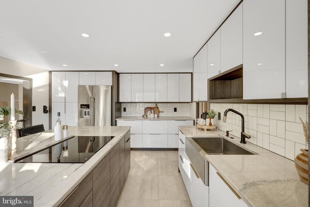 9200 CORONADO TERRACE