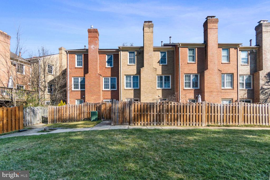 3023 MEETING STREET