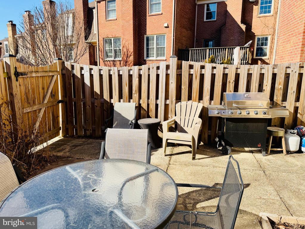 3023 MEETING STREET