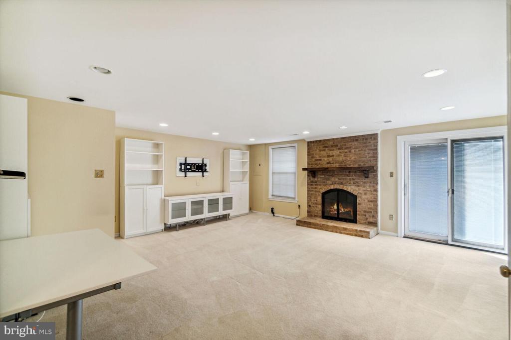 3023 MEETING STREET