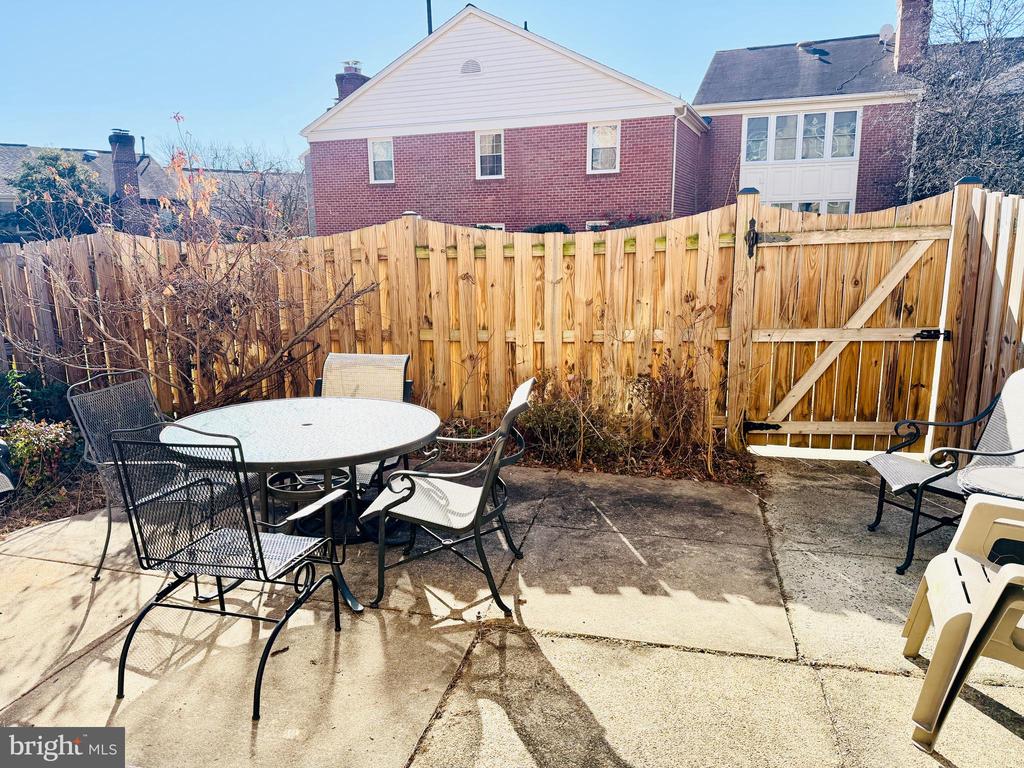 3023 MEETING STREET