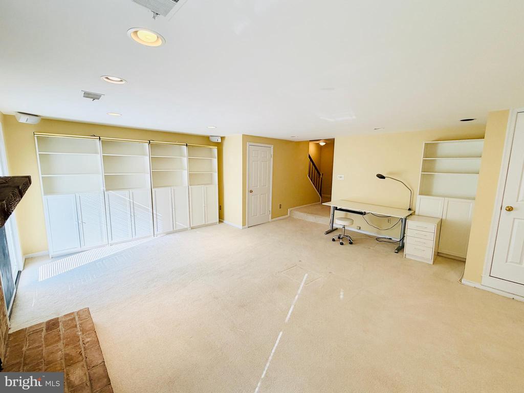 3023 MEETING STREET
