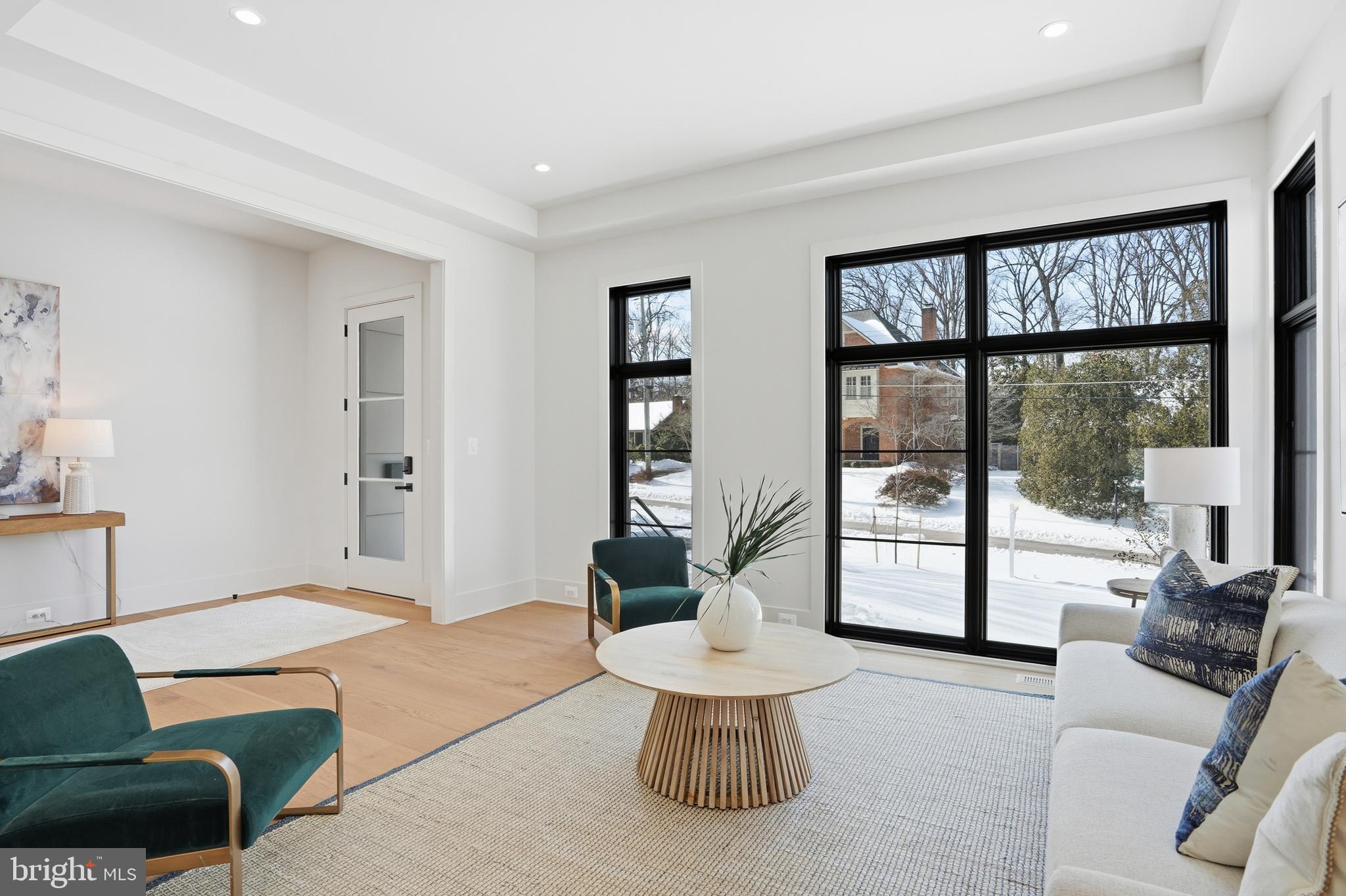 2107 GREENWICH STREET