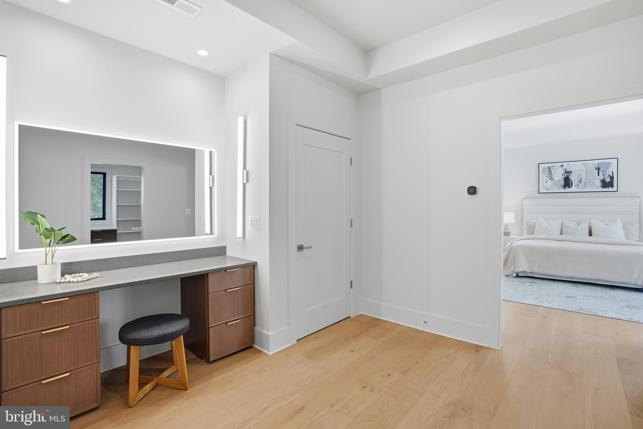2107 GREENWICH STREET