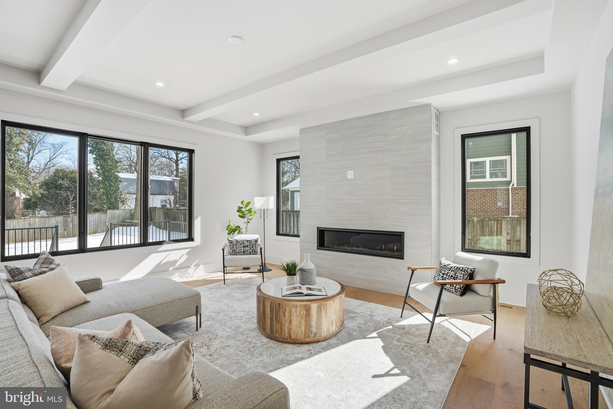 2107 GREENWICH STREET