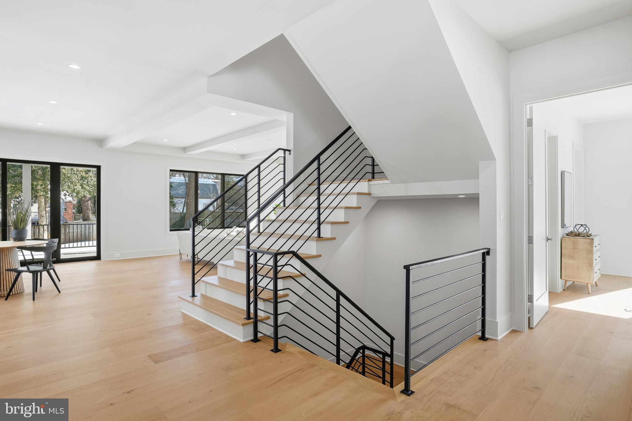 2107 GREENWICH STREET