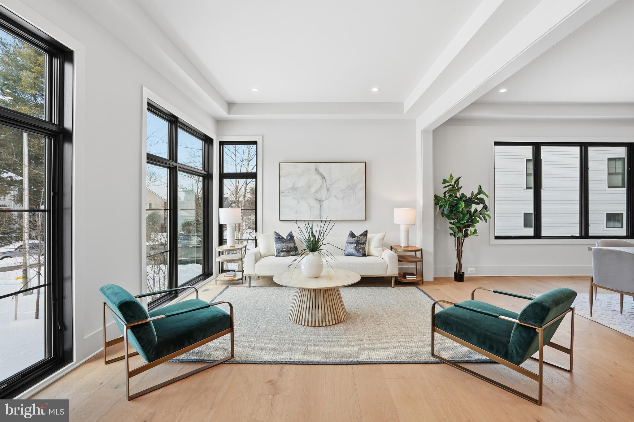 2107 GREENWICH STREET