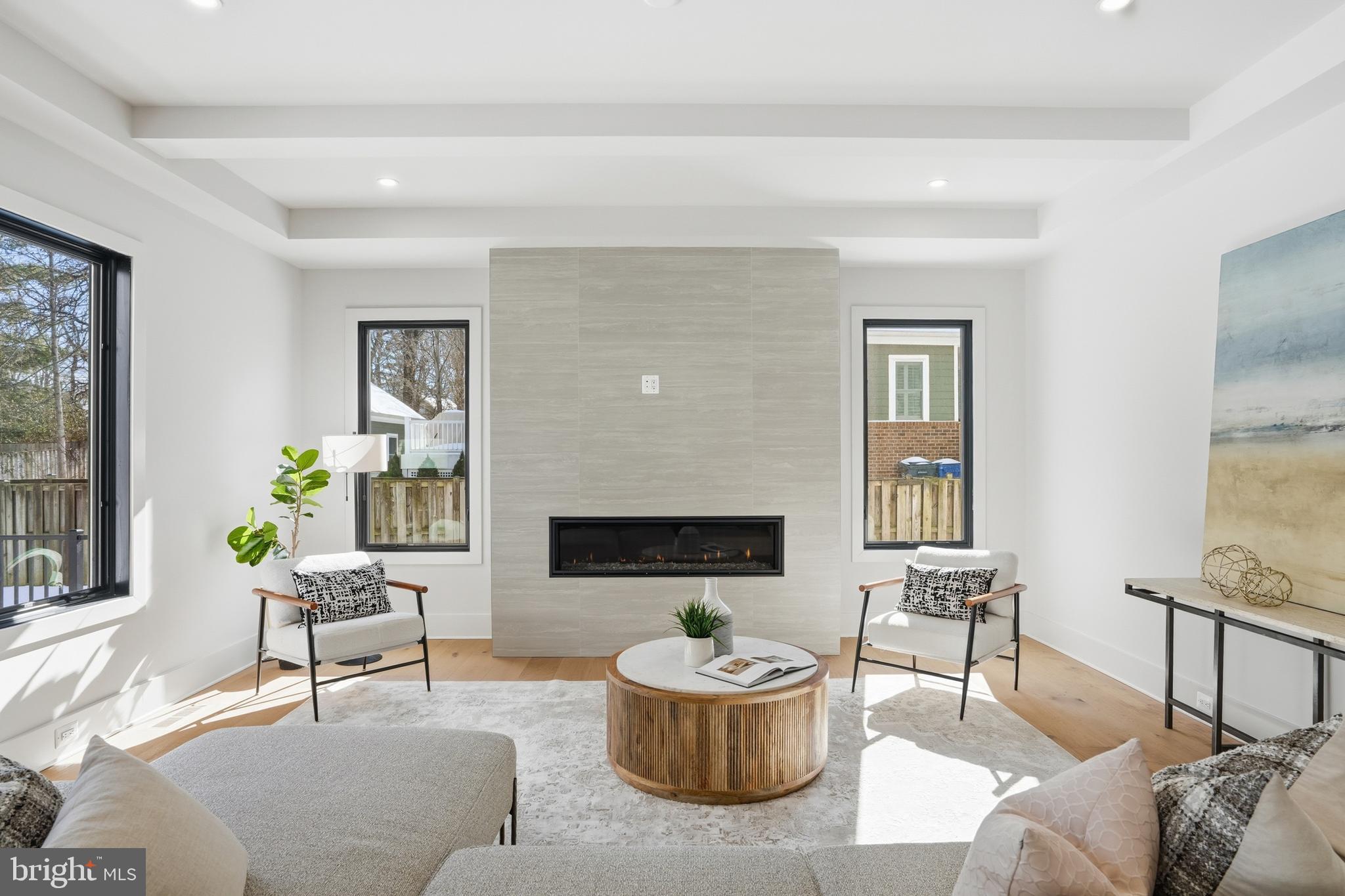 2107 GREENWICH STREET