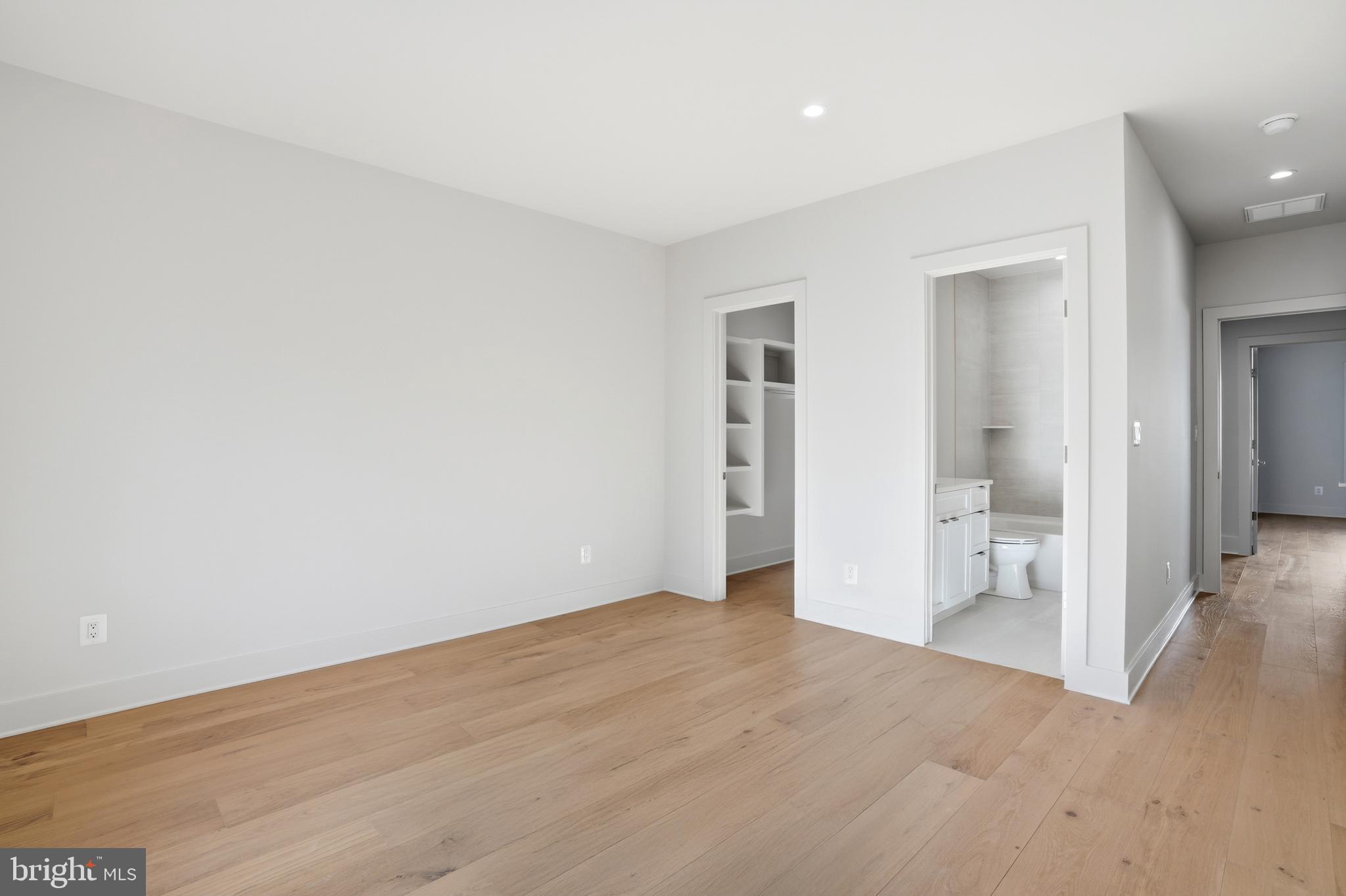 2107 GREENWICH STREET