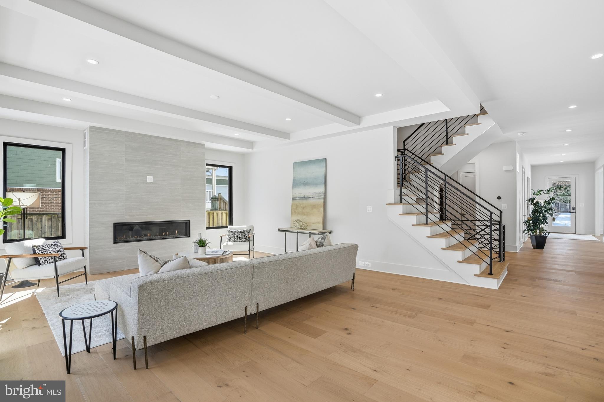2107 GREENWICH STREET