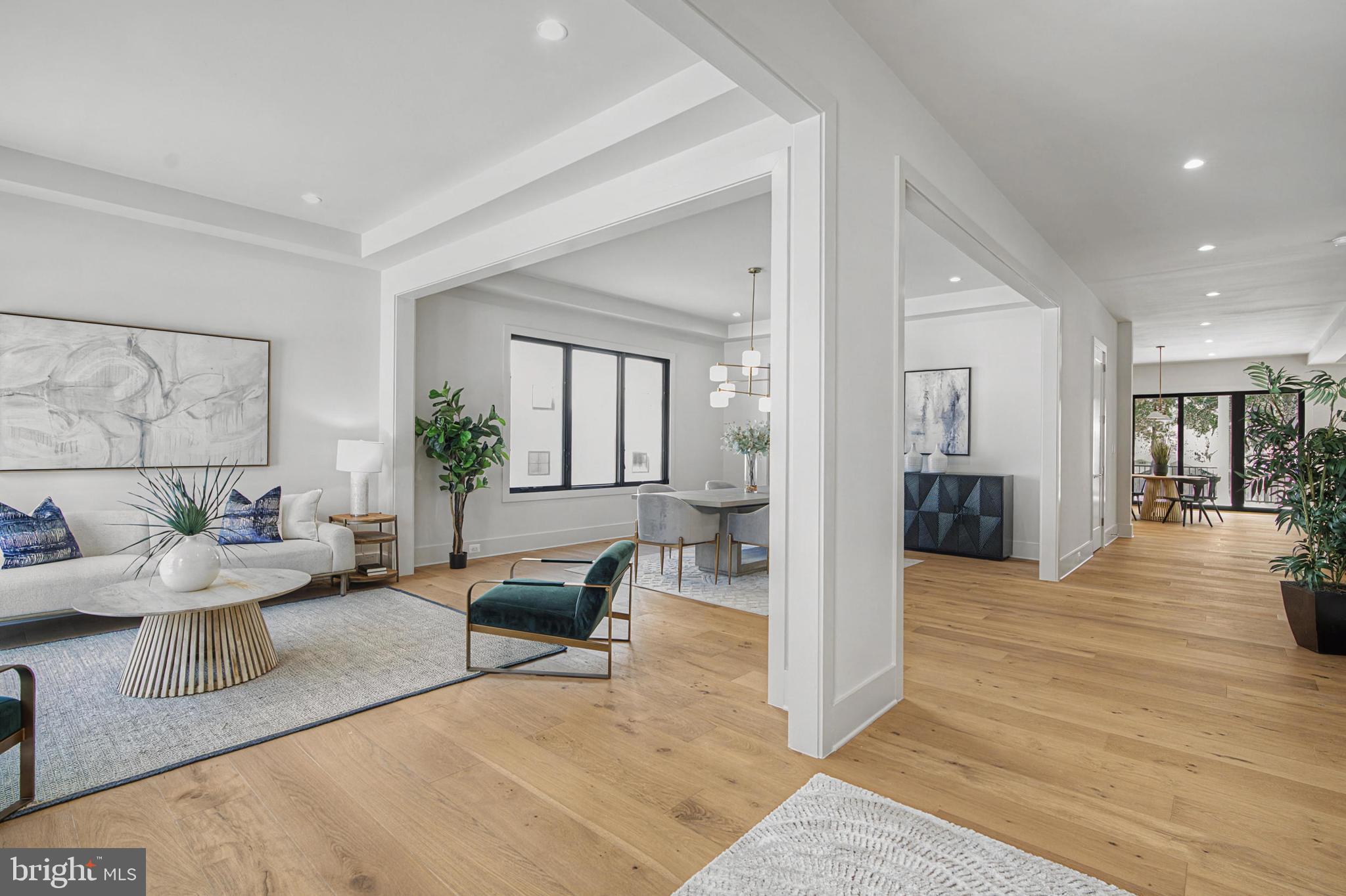 2107 GREENWICH STREET