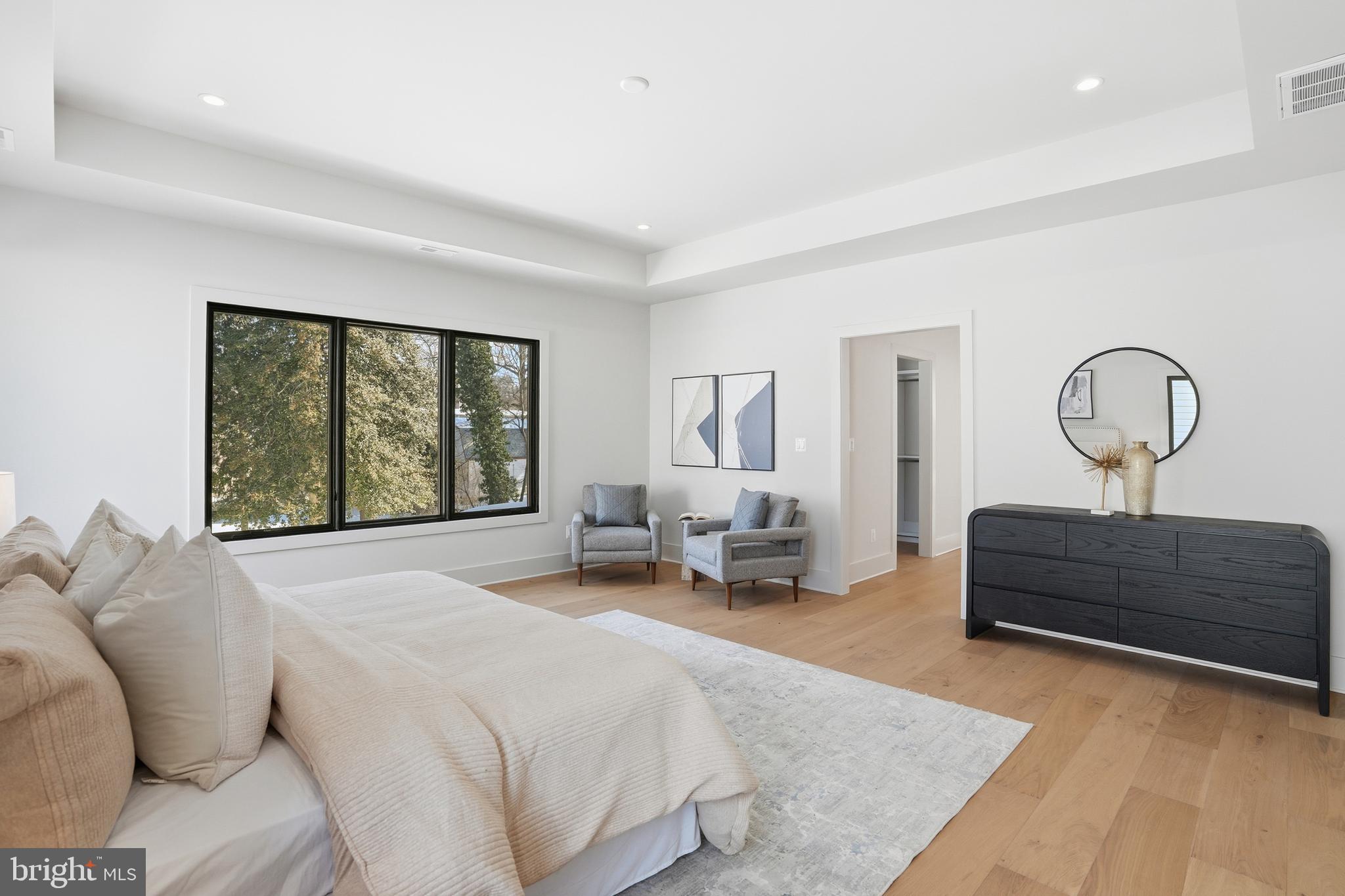 2107 GREENWICH STREET