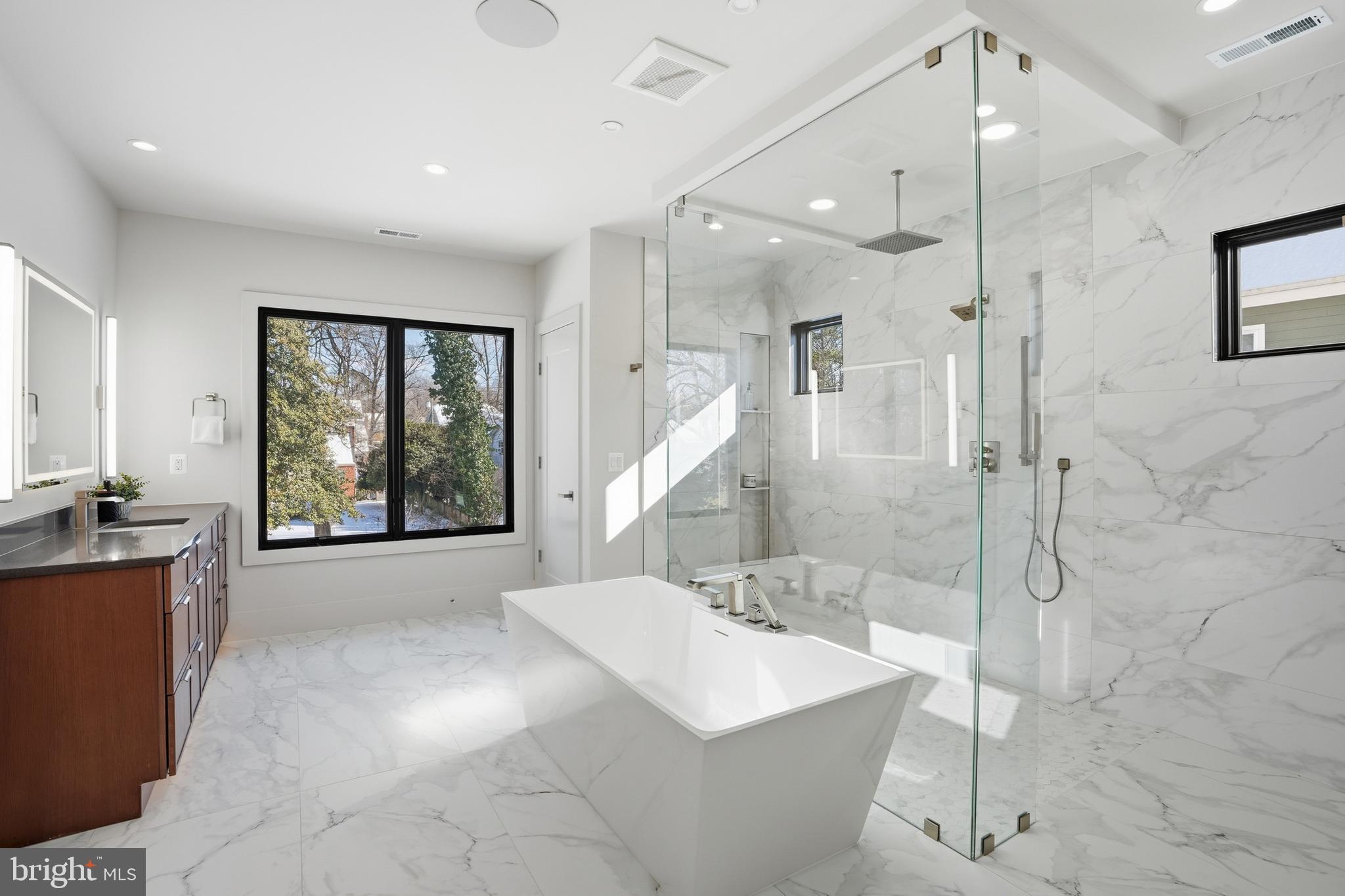 2107 GREENWICH STREET
