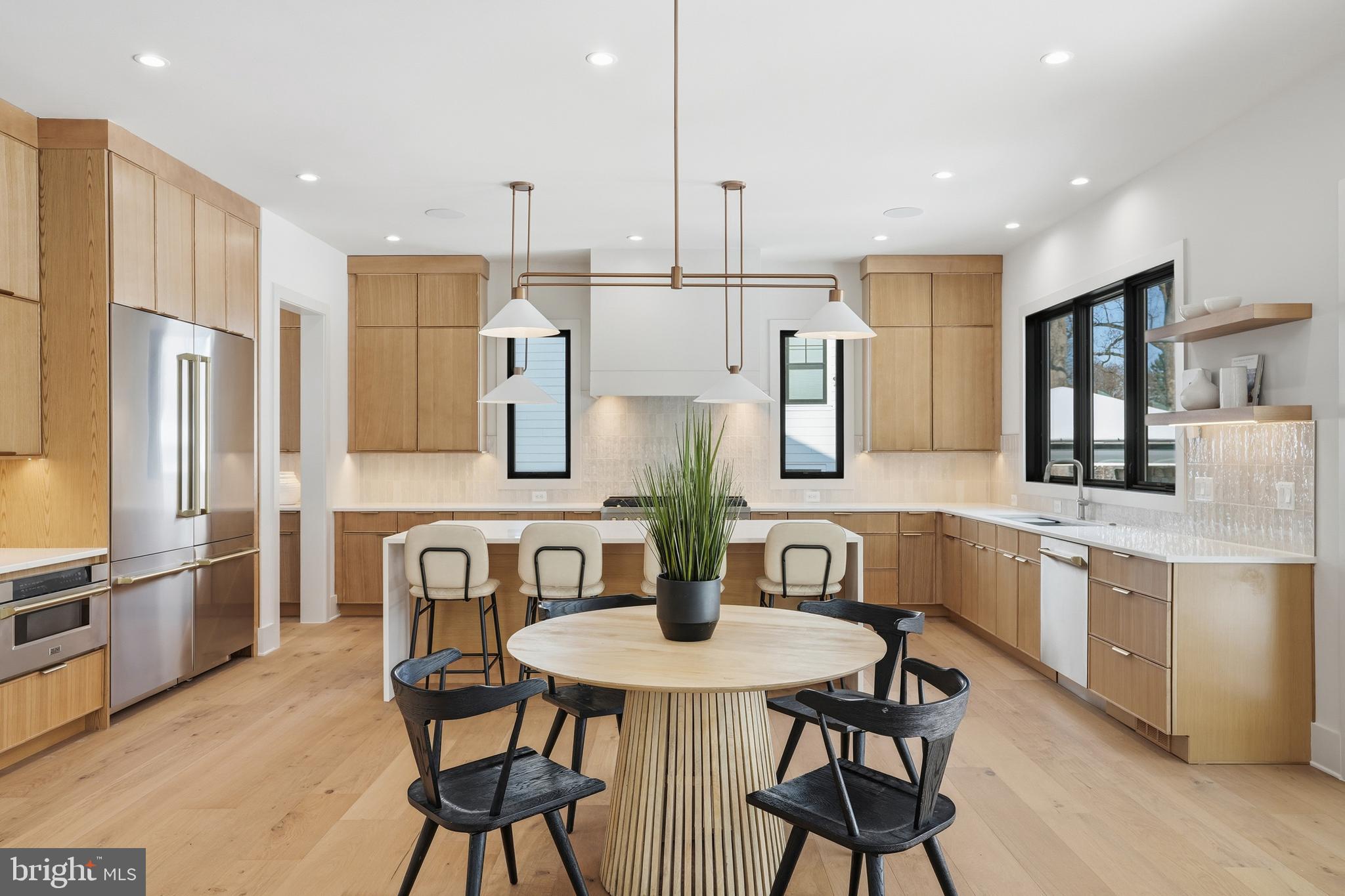 2107 GREENWICH STREET
