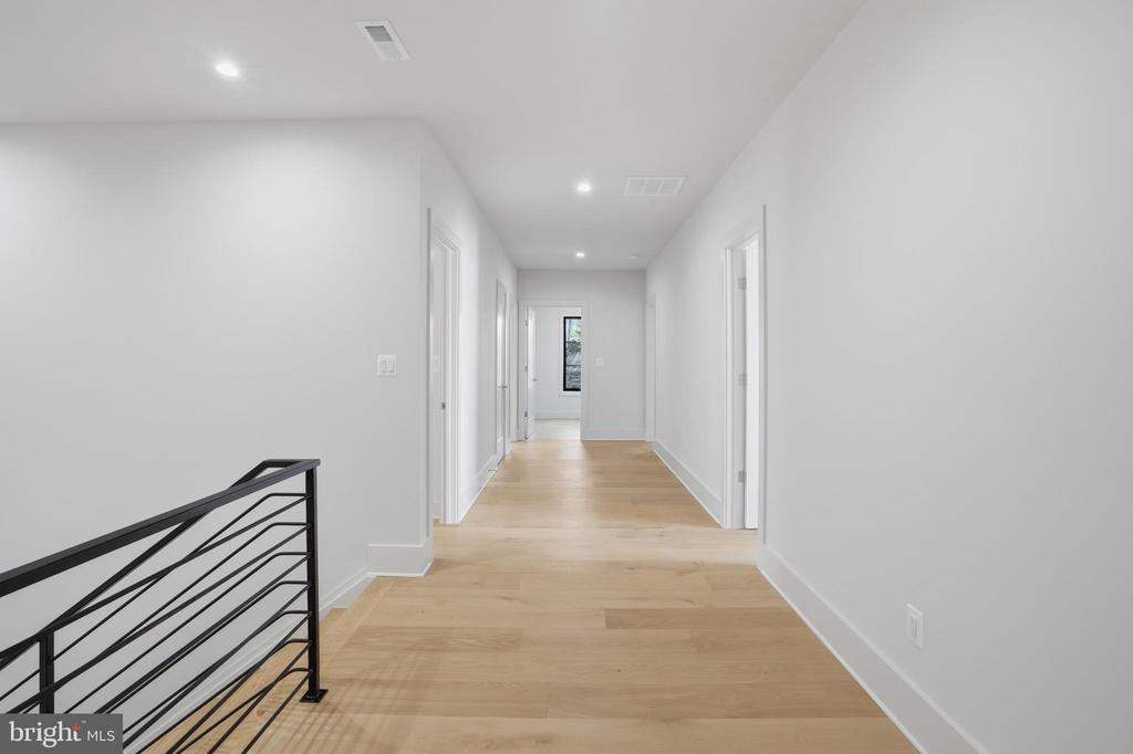 2107 GREENWICH STREET