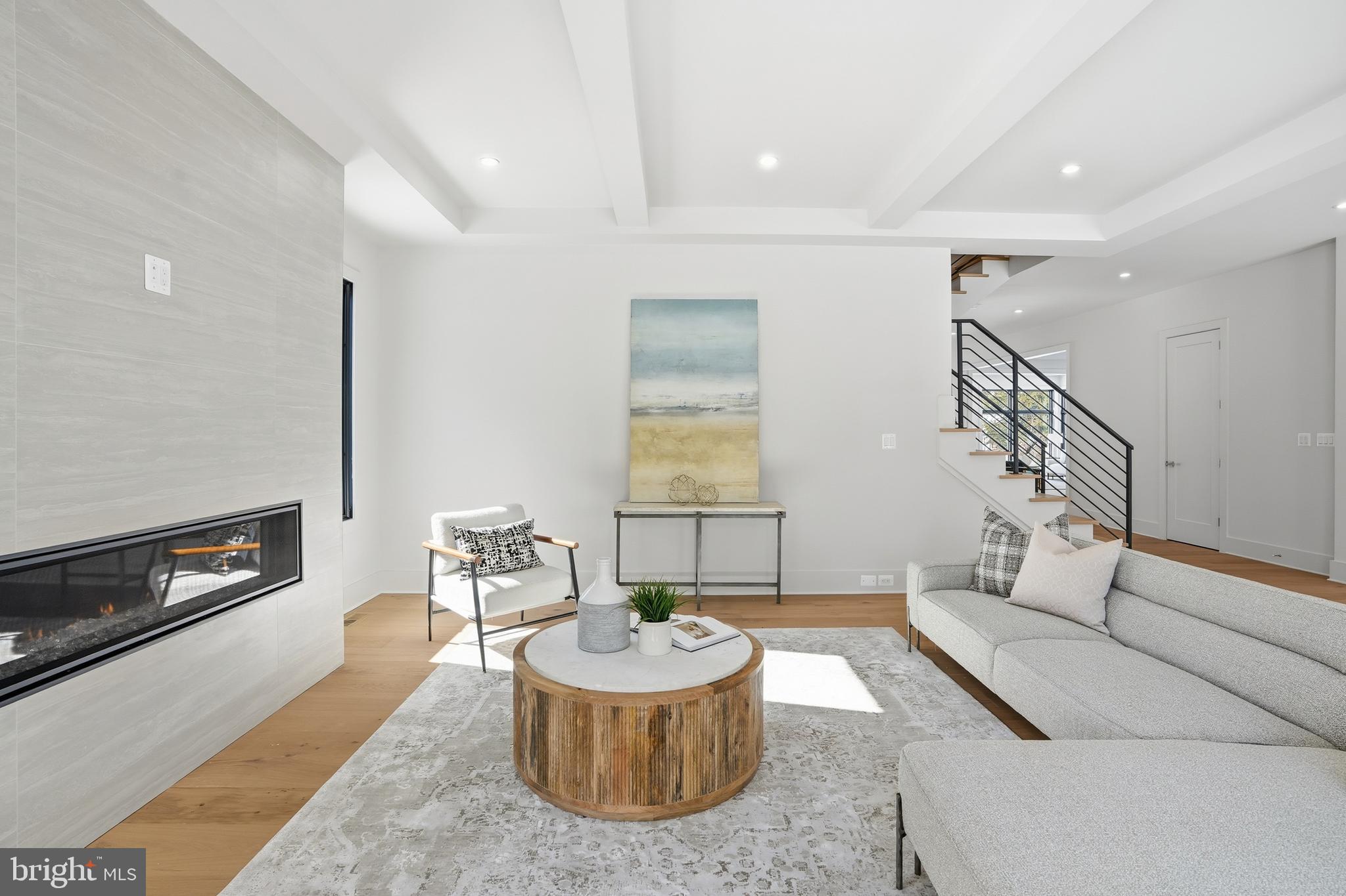 2107 GREENWICH STREET
