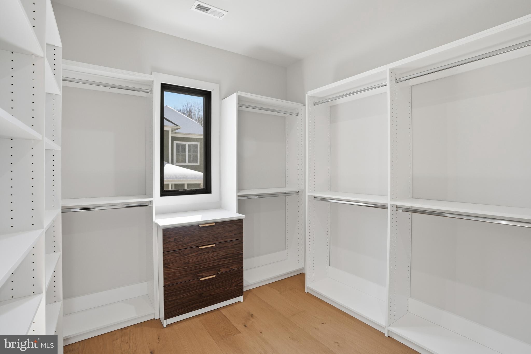 2107 GREENWICH STREET