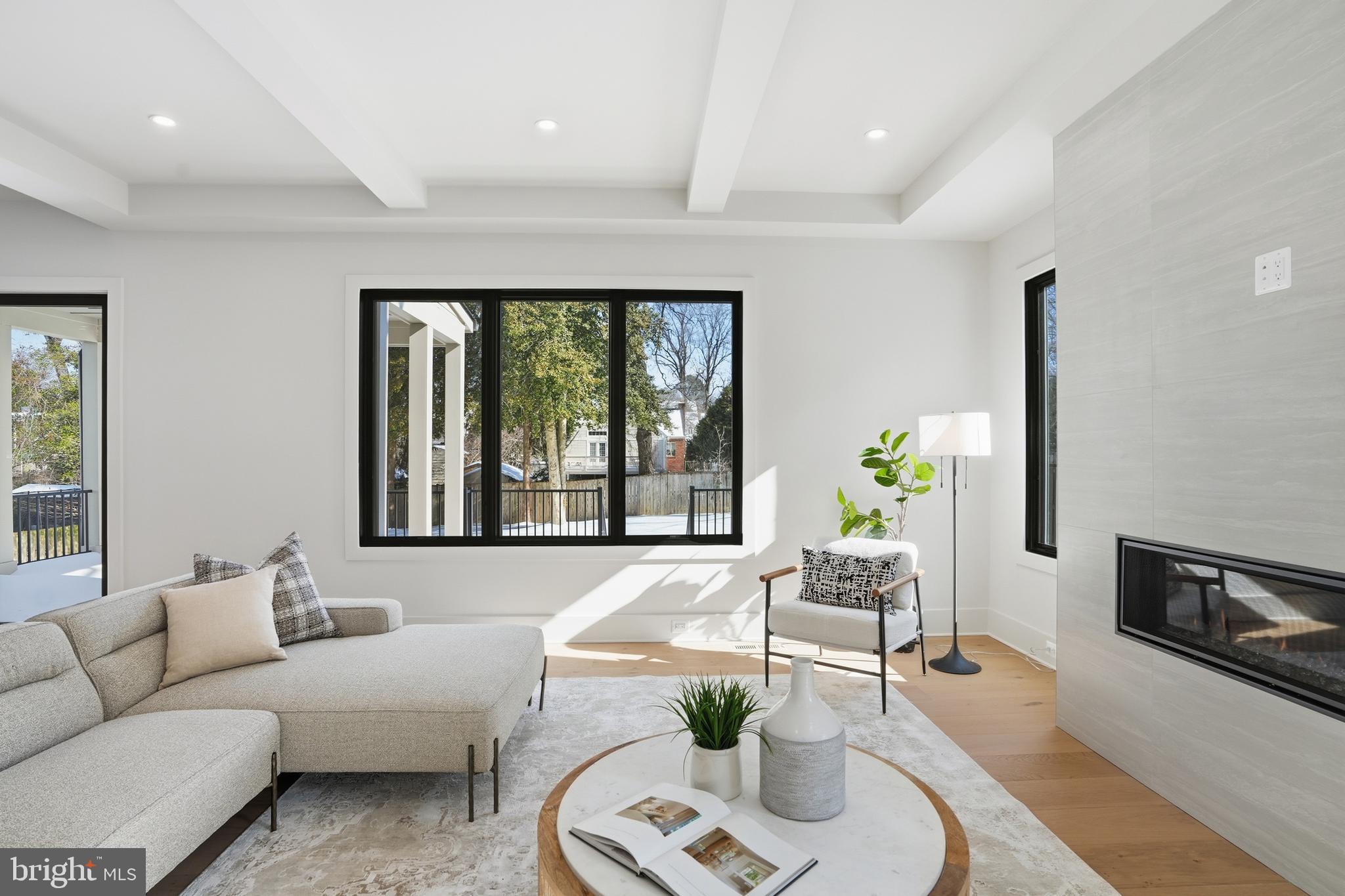 2107 GREENWICH STREET