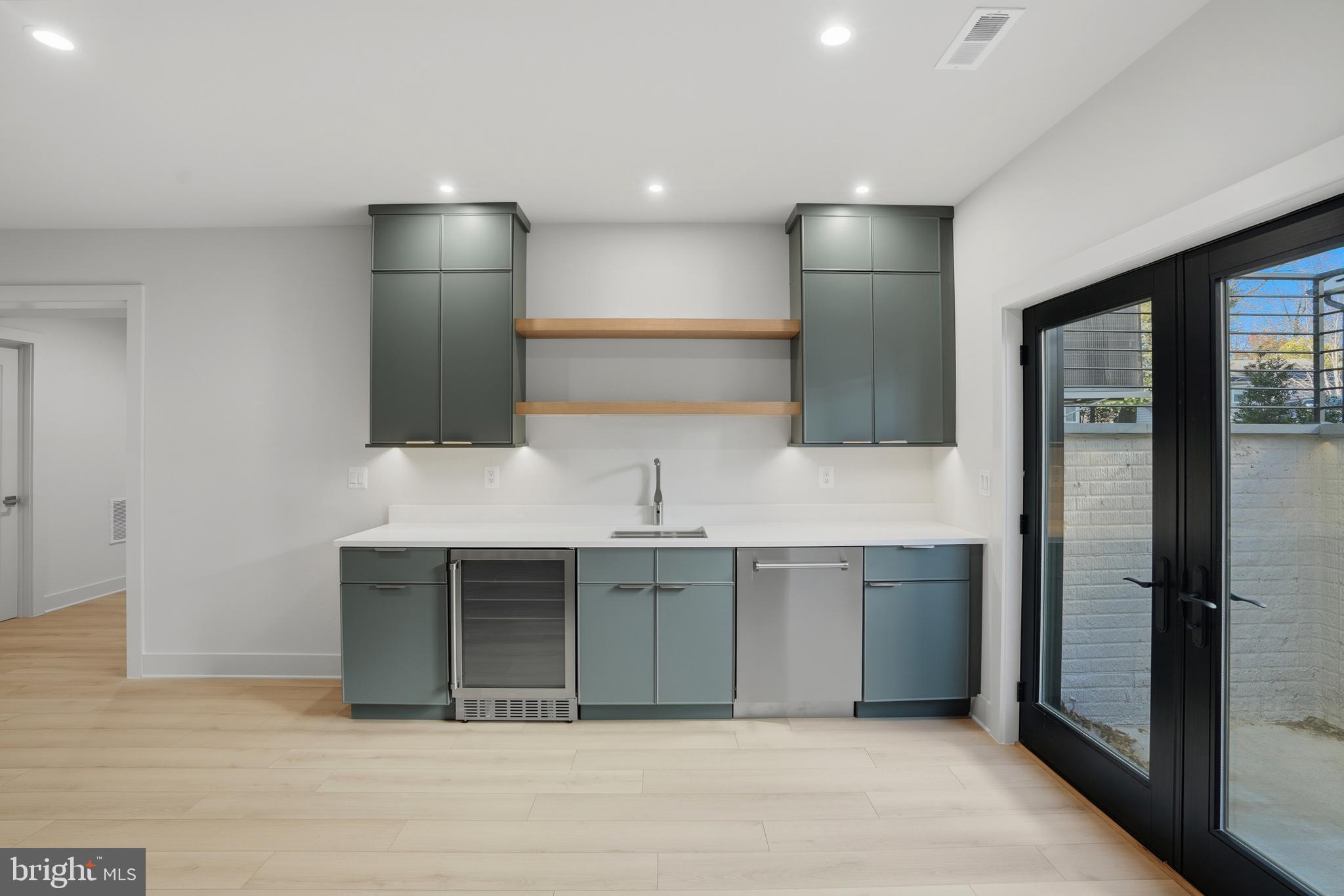 2107 GREENWICH STREET
