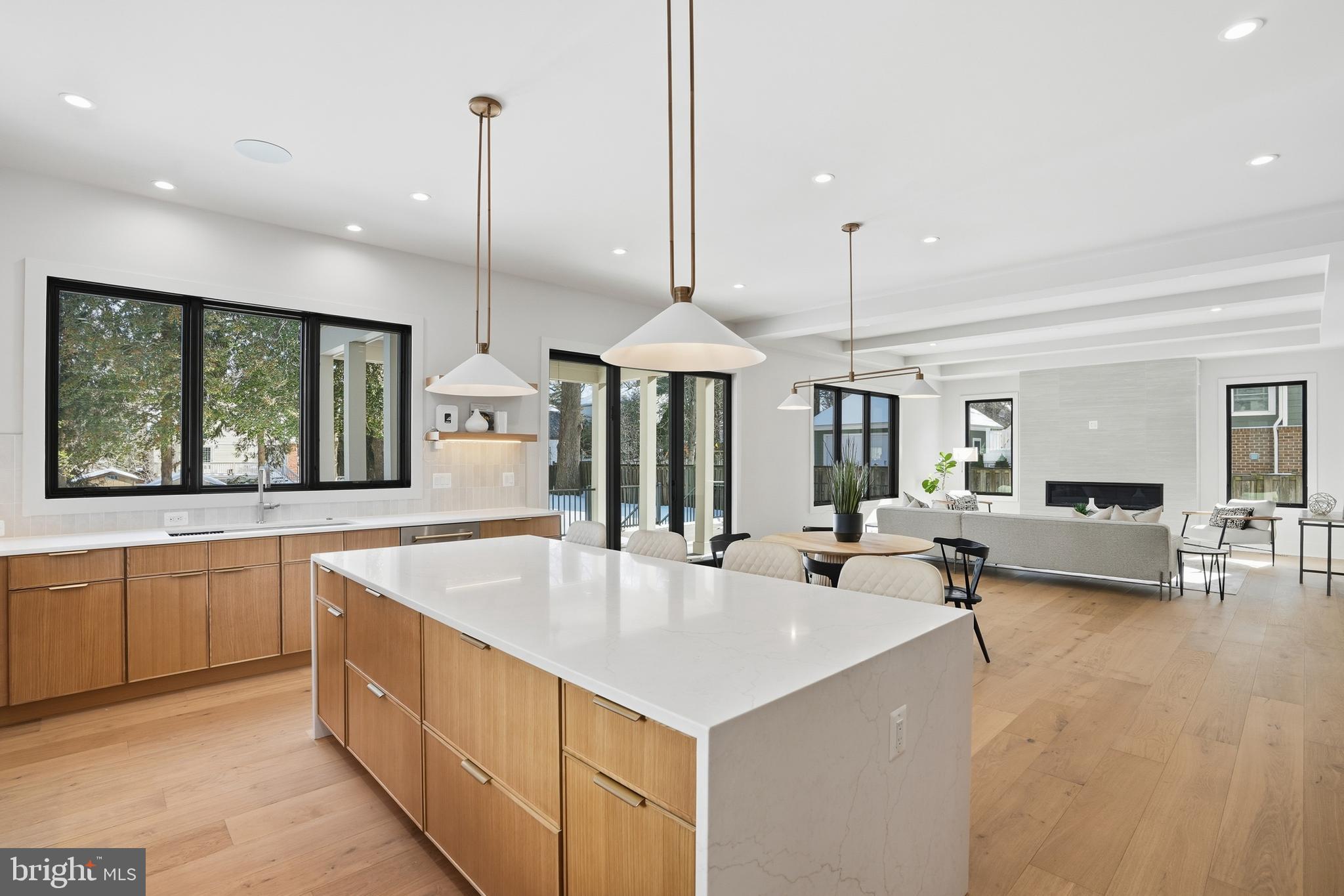 2107 GREENWICH STREET